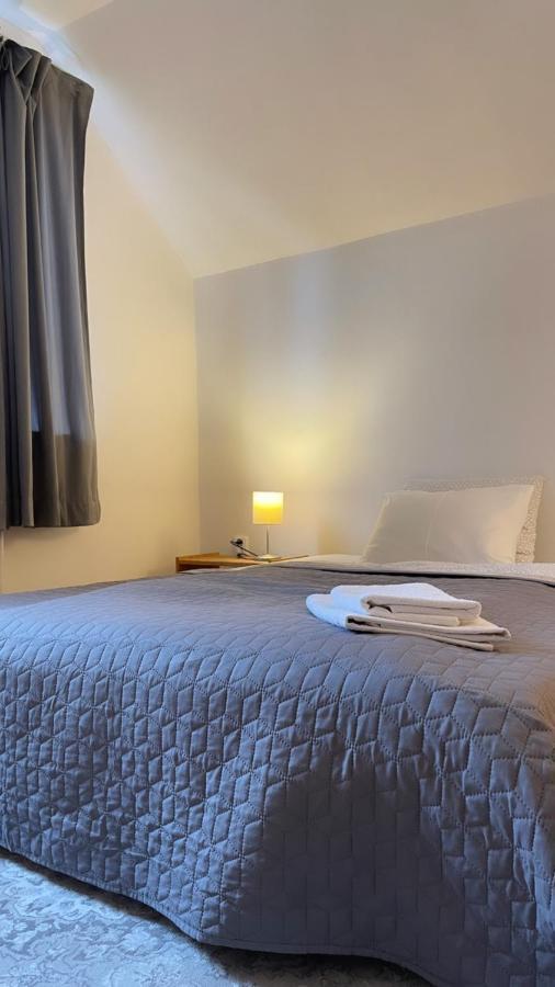 Appartamento Sulekova 52A Bratislava Esterno foto